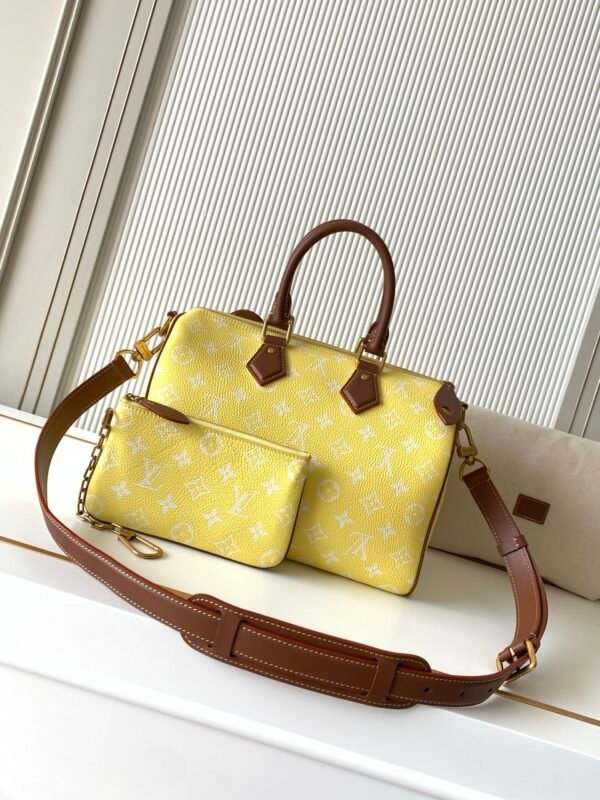 Superior packaging set. Model number M15242. Yellow with brown handbag.