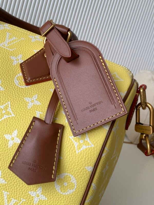 Superior packaging set. Model number M15242. Yellow with brown handbag.