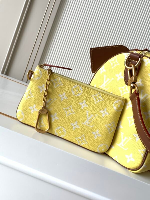 Superior packaging set. Model number M15242. Yellow with brown handbag.