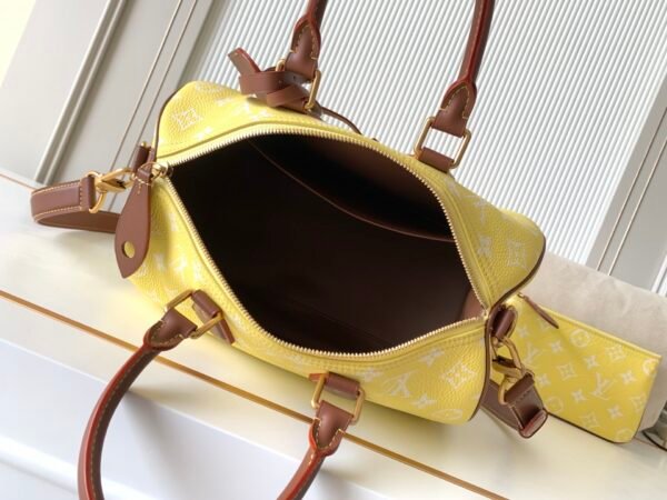 Superior packaging set. Model number M15242. Yellow with brown handbag.
