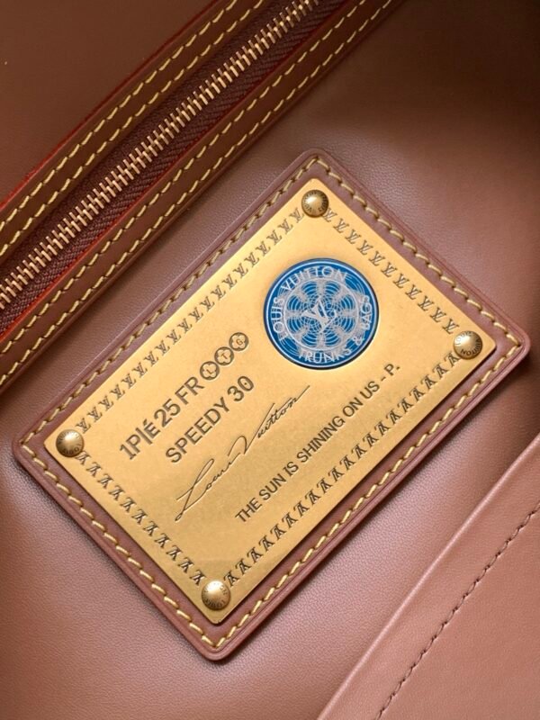 Superior packaging set. Model number M15242. Yellow with brown handbag.