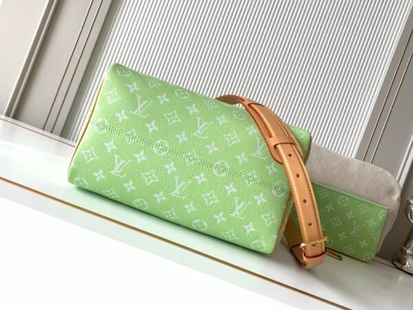 Premium packaging set. Model number M14064. Lemon green. 30-piece handbag.