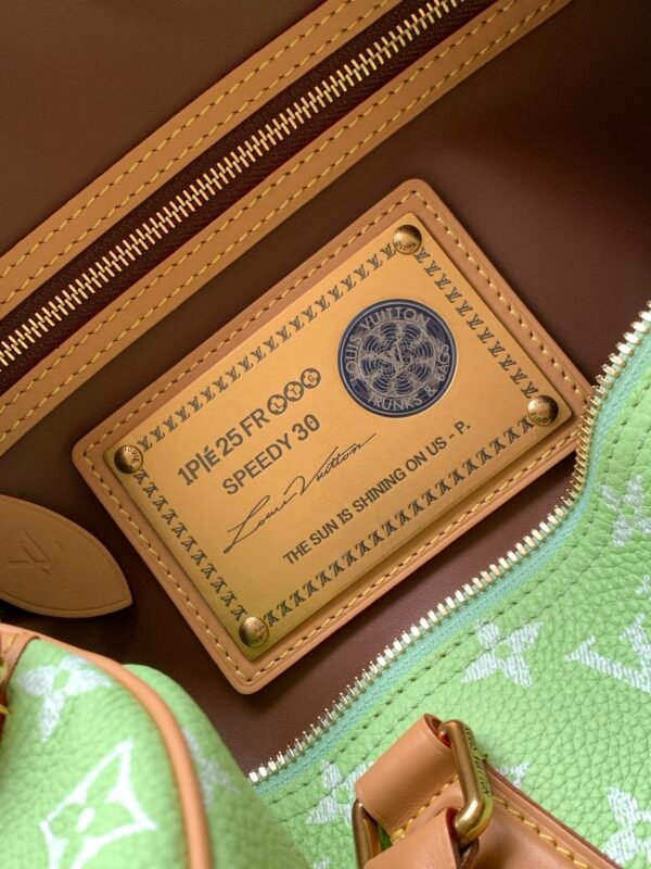 Premium packaging set. Model number M14064. Lemon green. 30-piece handbag.