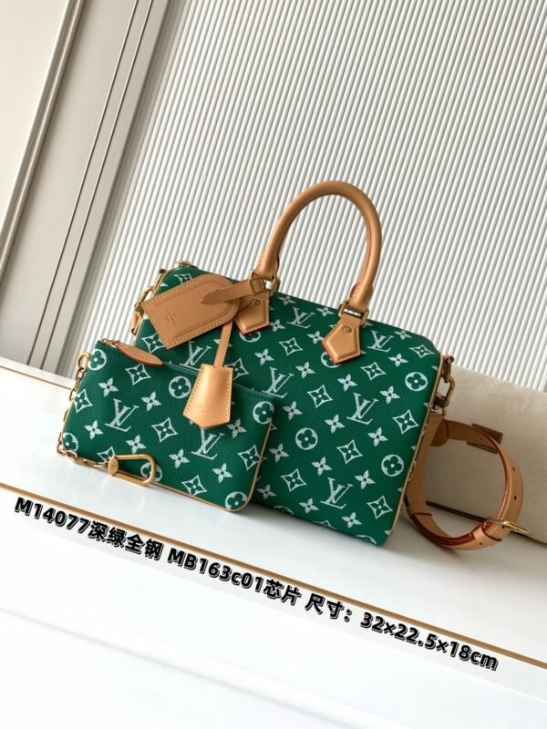 Premium packaging set. Model number M14077. Dark green. This Speedy P9 Bandoulière 30 handbag.
