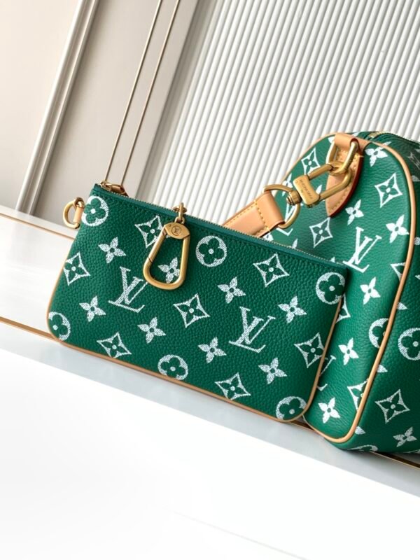 Premium packaging set. Model number M14077. Dark green. This Speedy P9 Bandoulière 30 handbag.