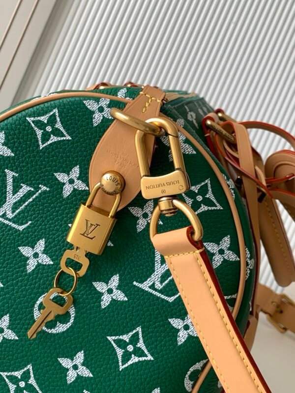 Premium packaging set. Model number M14077. Dark green. This Speedy P9 Bandoulière 30 handbag.