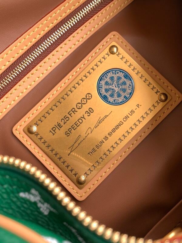 Premium packaging set. Model number M14077. Dark green. This Speedy P9 Bandoulière 30 handbag.