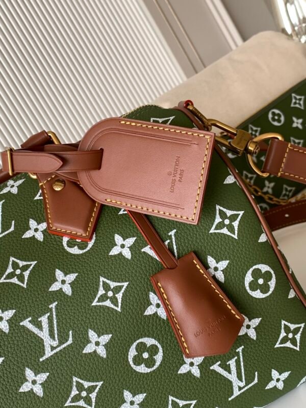 Premium packaging set. Model number M15241 in military green. This Speedy P9 Bandoulière 30 handbag.