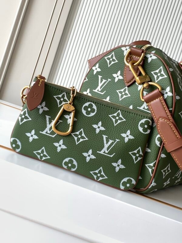 Premium packaging set. Model number M15241 in military green. This Speedy P9 Bandoulière 30 handbag.