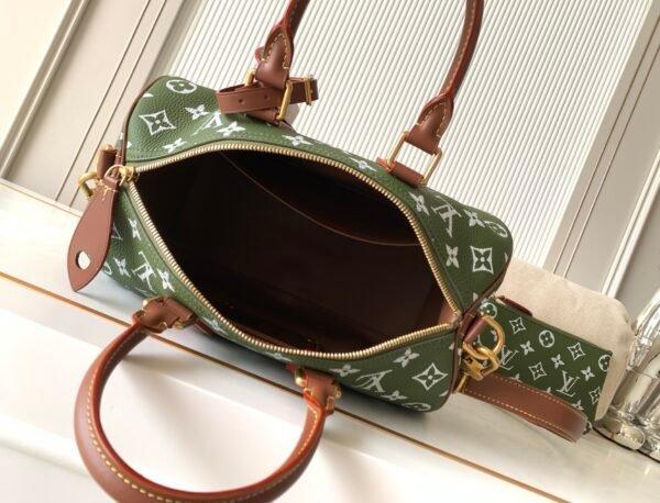 Premium packaging set. Model number M15241 in military green. This Speedy P9 Bandoulière 30 handbag.