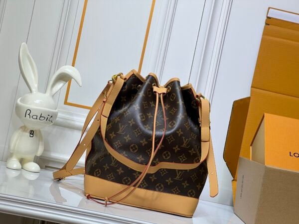 1 Louis Vuitton Vintage Bucket Bag
