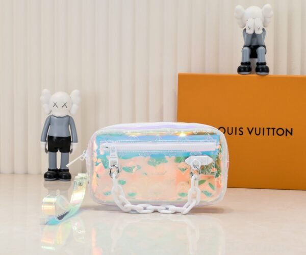 1 Louis Vuitton Monogram New Transparent Clutch