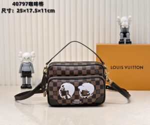 Louis Vuitton Nil Messenger Bag