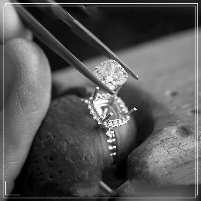 Artificially cultivated diamond laboratory-synthesized CVD bare diamond D color polished stone centimeter stone quality precious diamond set with small cut diamonds