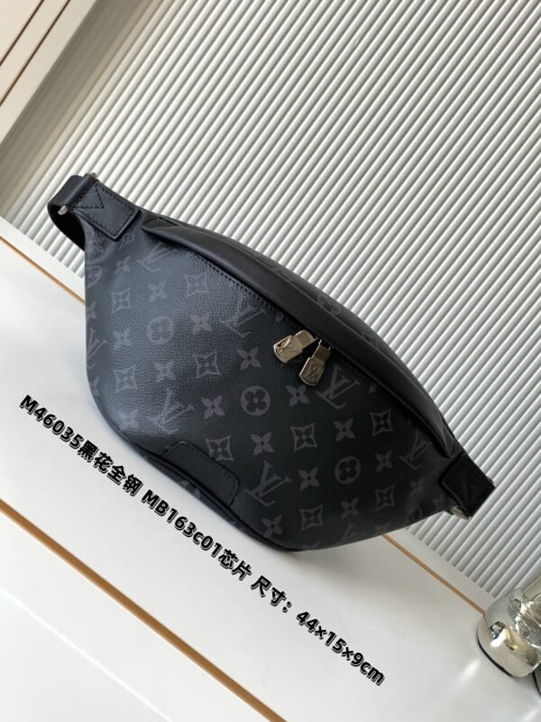 wsxc1759160643705_0 Discovery Messenger Bag