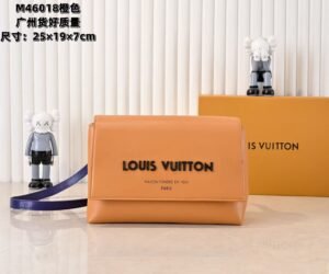 Louis Vuitton Pochette Metis Mailbag Bag
