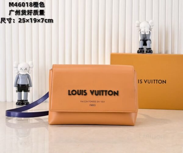 Louis Vuitton Pochette Metis Mailbag Bag